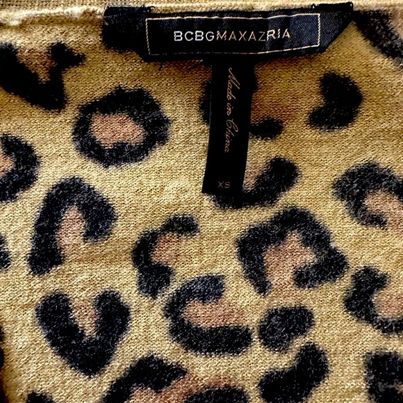 100% Wool BCBG Leopard 🐆 Crop sweater 🤎 - Picture 3 of 5